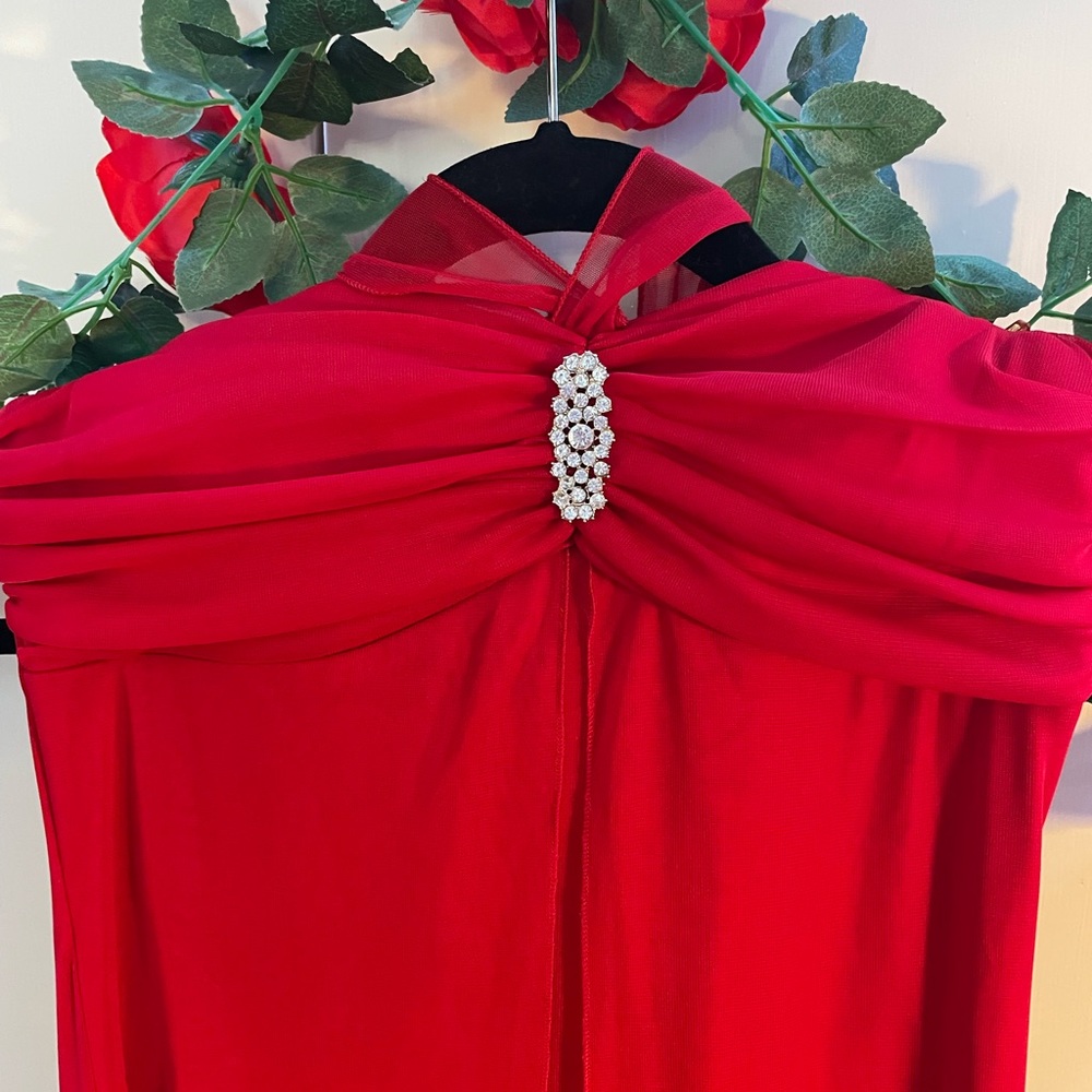 Sleeveless/off the shoulder red prom dress